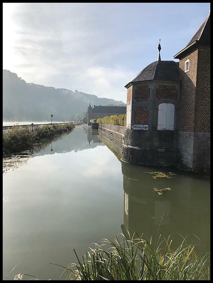 Een Thuis In De Condroz Waulsort Exterior photo